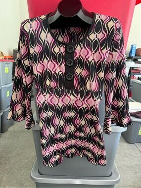 Women’s Patterned Pink and Black Scoop Neck Top with Button Placket mp71